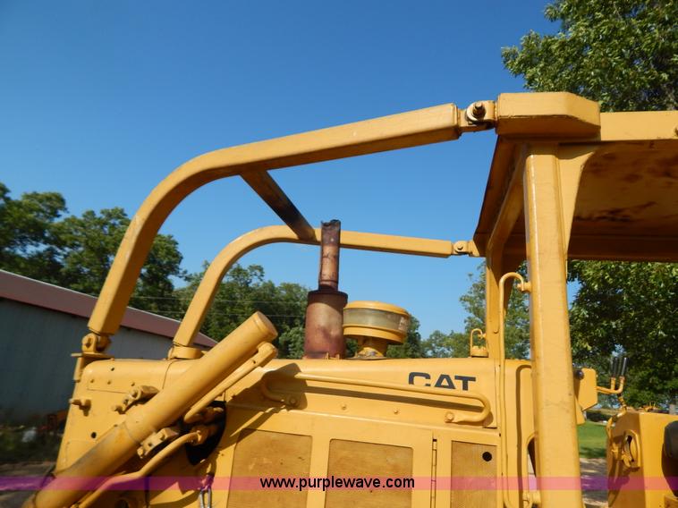 image for item G9500 1977 Caterpillar D6D dozer