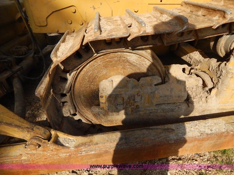 image for item G9500 1977 Caterpillar D6D dozer