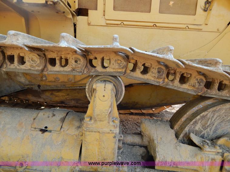image for item G9500 1977 Caterpillar D6D dozer