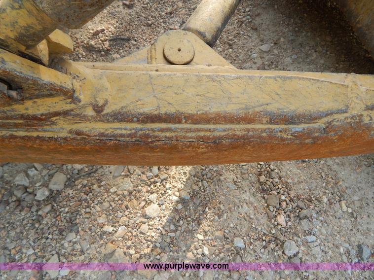 image for item G9500 1977 Caterpillar D6D dozer