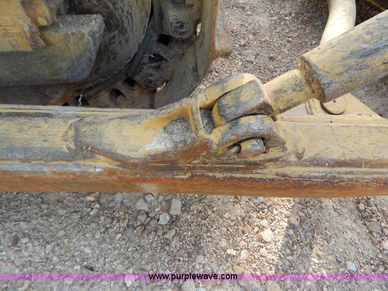 image for item G9500 1977 Caterpillar D6D dozer