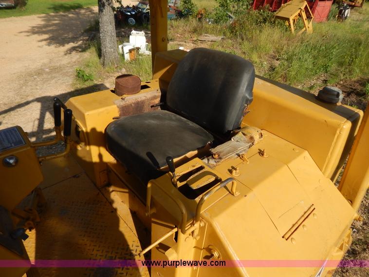 image for item G9500 1977 Caterpillar D6D dozer