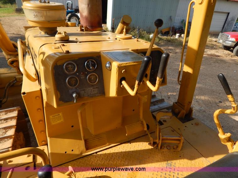 image for item G9500 1977 Caterpillar D6D dozer