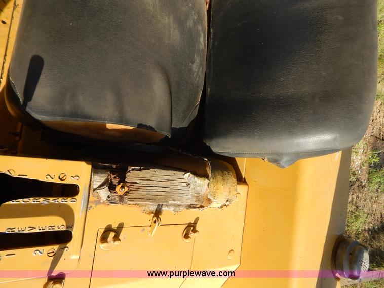 image for item G9500 1977 Caterpillar D6D dozer