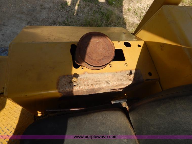 image for item G9500 1977 Caterpillar D6D dozer