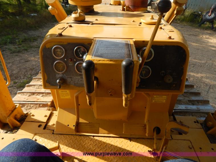 image for item G9500 1977 Caterpillar D6D dozer