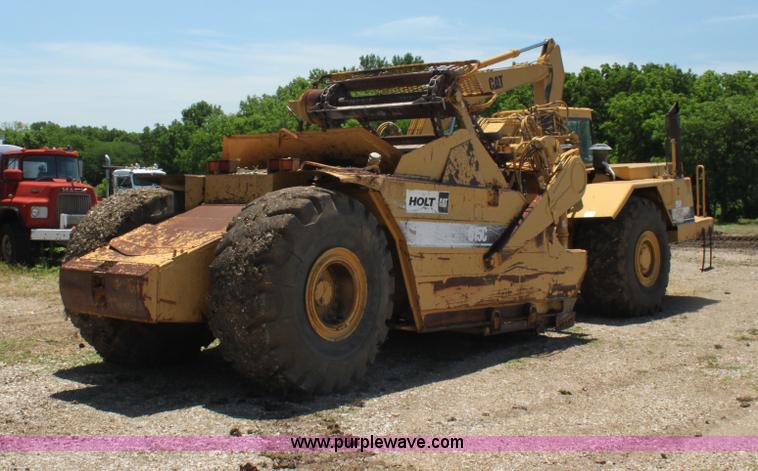 image for item H7464 2000 Caterpillar 615C Series II paddle scraper