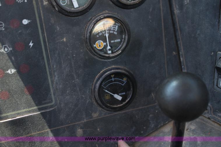 image for item H7464 2000 Caterpillar 615C Series II paddle scraper