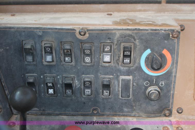 image for item H7464 2000 Caterpillar 615C Series II paddle scraper