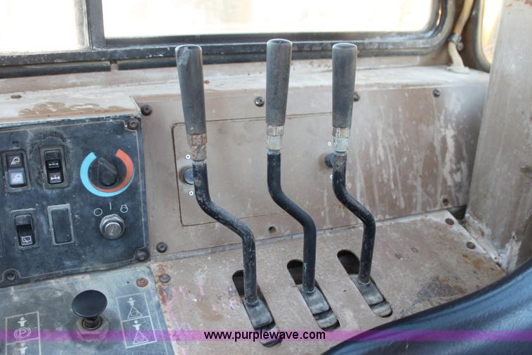 image for item H7464 2000 Caterpillar 615C Series II paddle scraper