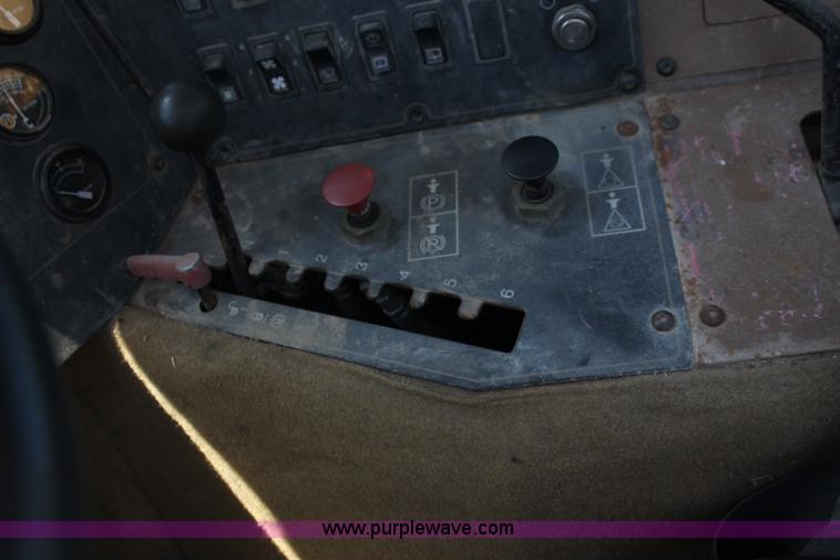 image for item H7464 2000 Caterpillar 615C Series II paddle scraper