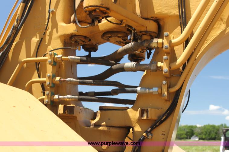 image for item H7464 2000 Caterpillar 615C Series II paddle scraper