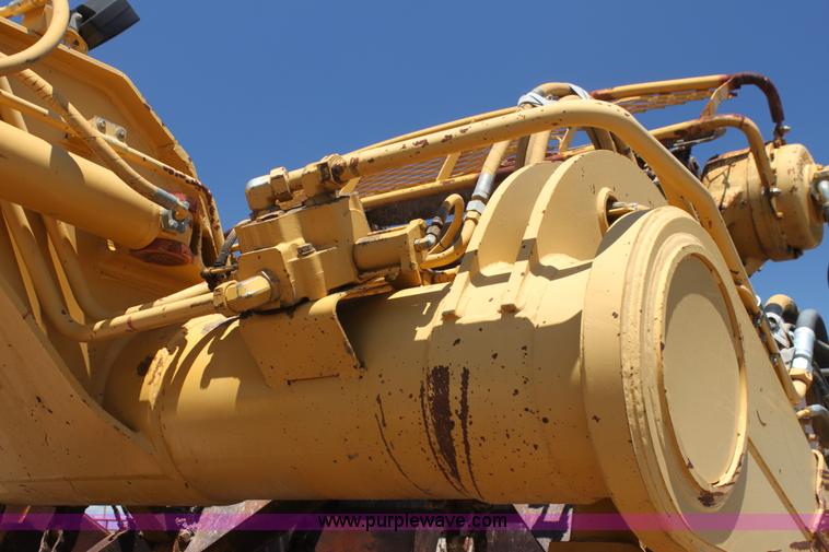 image for item H7464 2000 Caterpillar 615C Series II paddle scraper