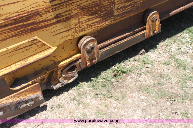 image for item H7464 2000 Caterpillar 615C Series II paddle scraper