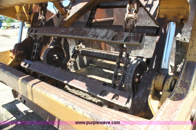 image for item H7464 2000 Caterpillar 615C Series II paddle scraper