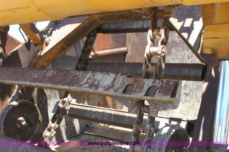 image for item H7464 2000 Caterpillar 615C Series II paddle scraper