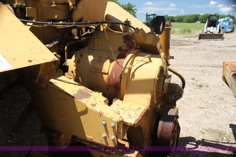 image for item H7464 2000 Caterpillar 615C Series II paddle scraper