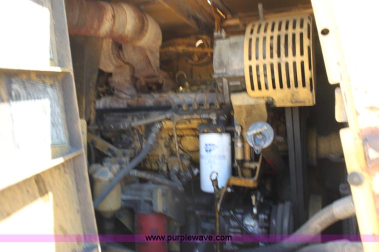 image for item H7464 2000 Caterpillar 615C Series II paddle scraper