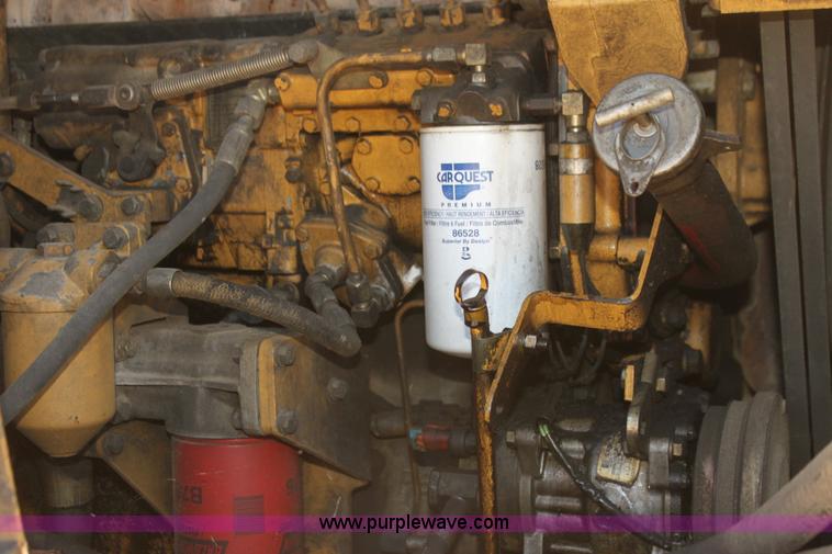 image for item H7464 2000 Caterpillar 615C Series II paddle scraper