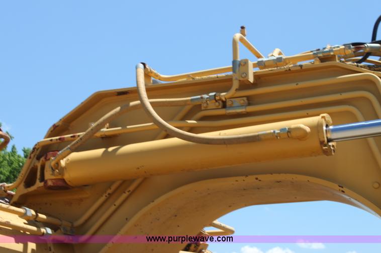 image for item H7464 2000 Caterpillar 615C Series II paddle scraper