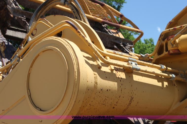 image for item H7464 2000 Caterpillar 615C Series II paddle scraper