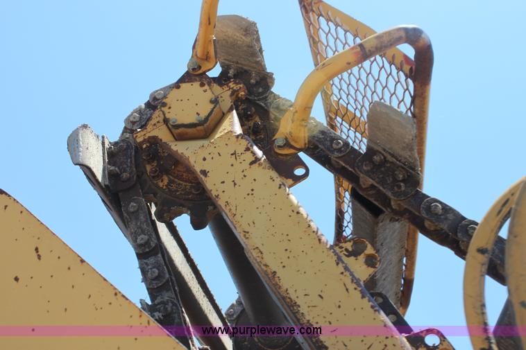 image for item H7464 2000 Caterpillar 615C Series II paddle scraper