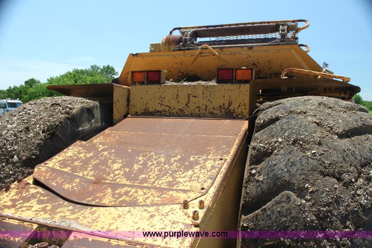 image for item H7464 2000 Caterpillar 615C Series II paddle scraper