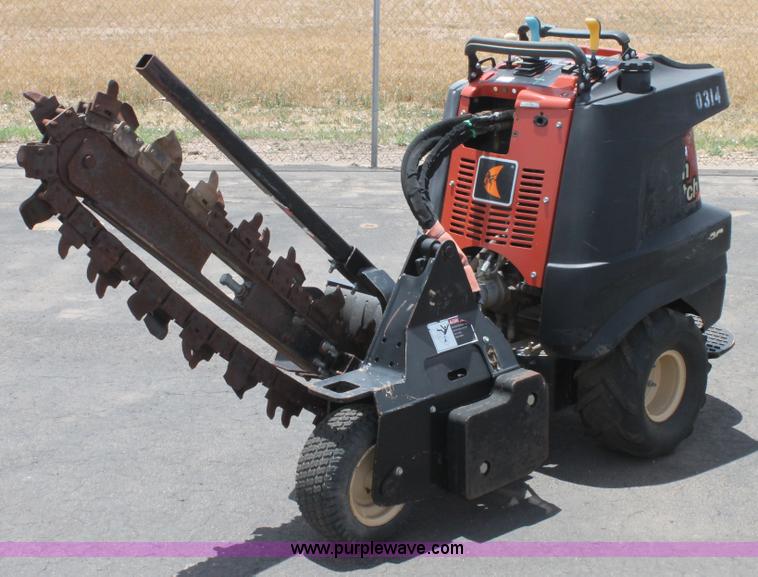 image for item T9067 2009 Ditch Witch R230 trencher