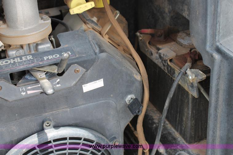 image for item T9067 2009 Ditch Witch R230 trencher