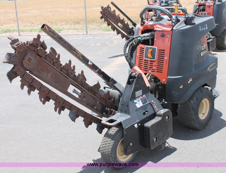 image for item T9069 2009 Ditch Witch R230 trencher