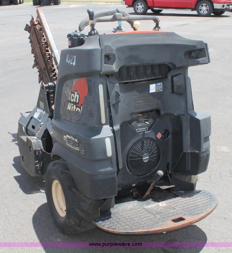 image for item T9069 2009 Ditch Witch R230 trencher