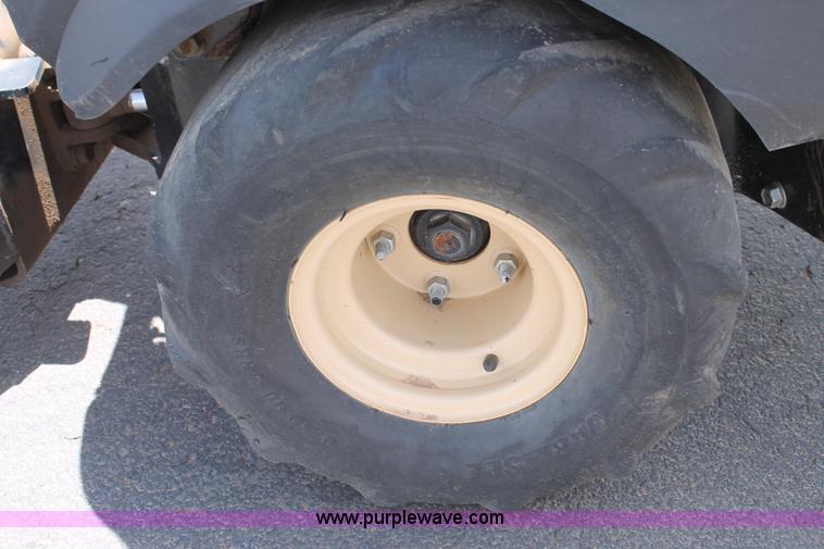 image for item T9069 2009 Ditch Witch R230 trencher