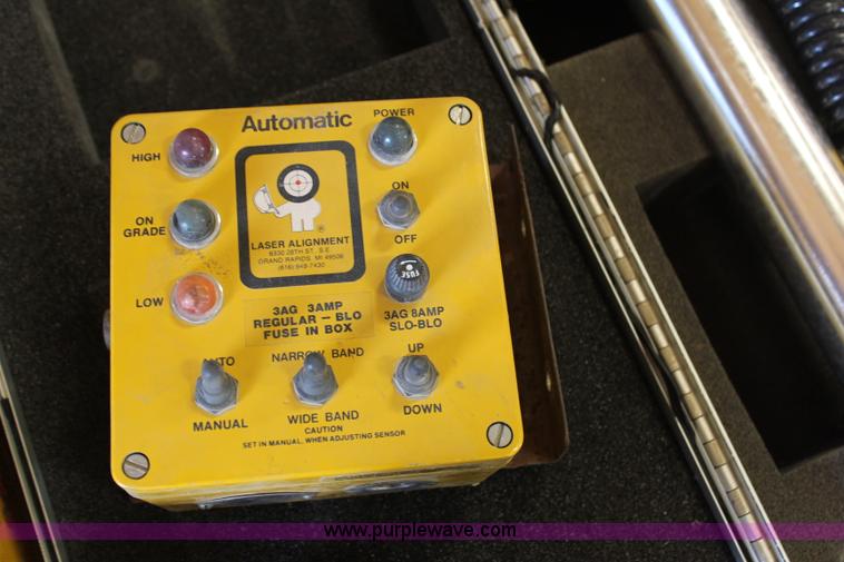 image for item X9280 Laser Beacon 3000 dual grade laser level