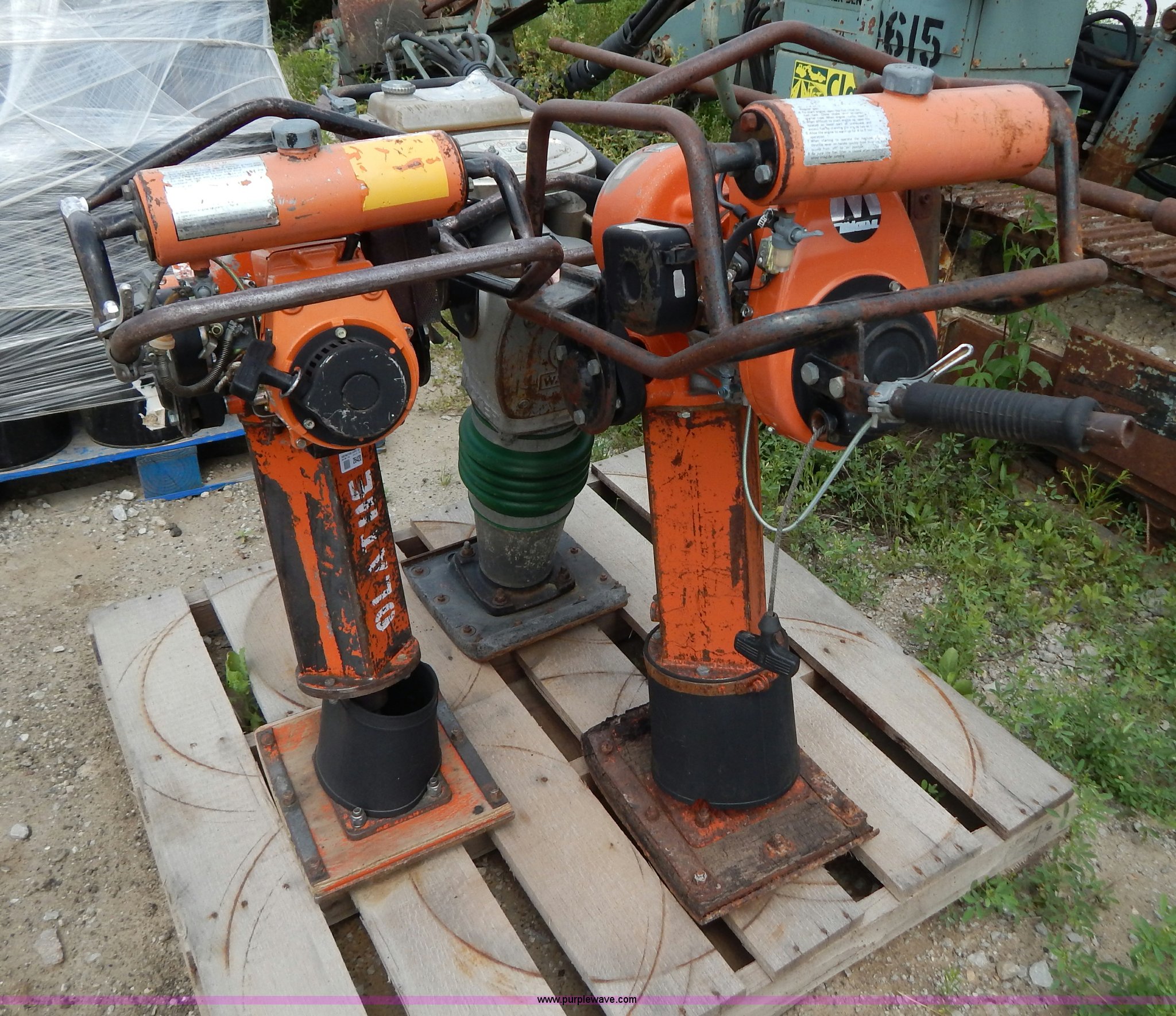 (3) jumping jack tampers in Kansas City, MO Item AE9824 sold Purple Wave