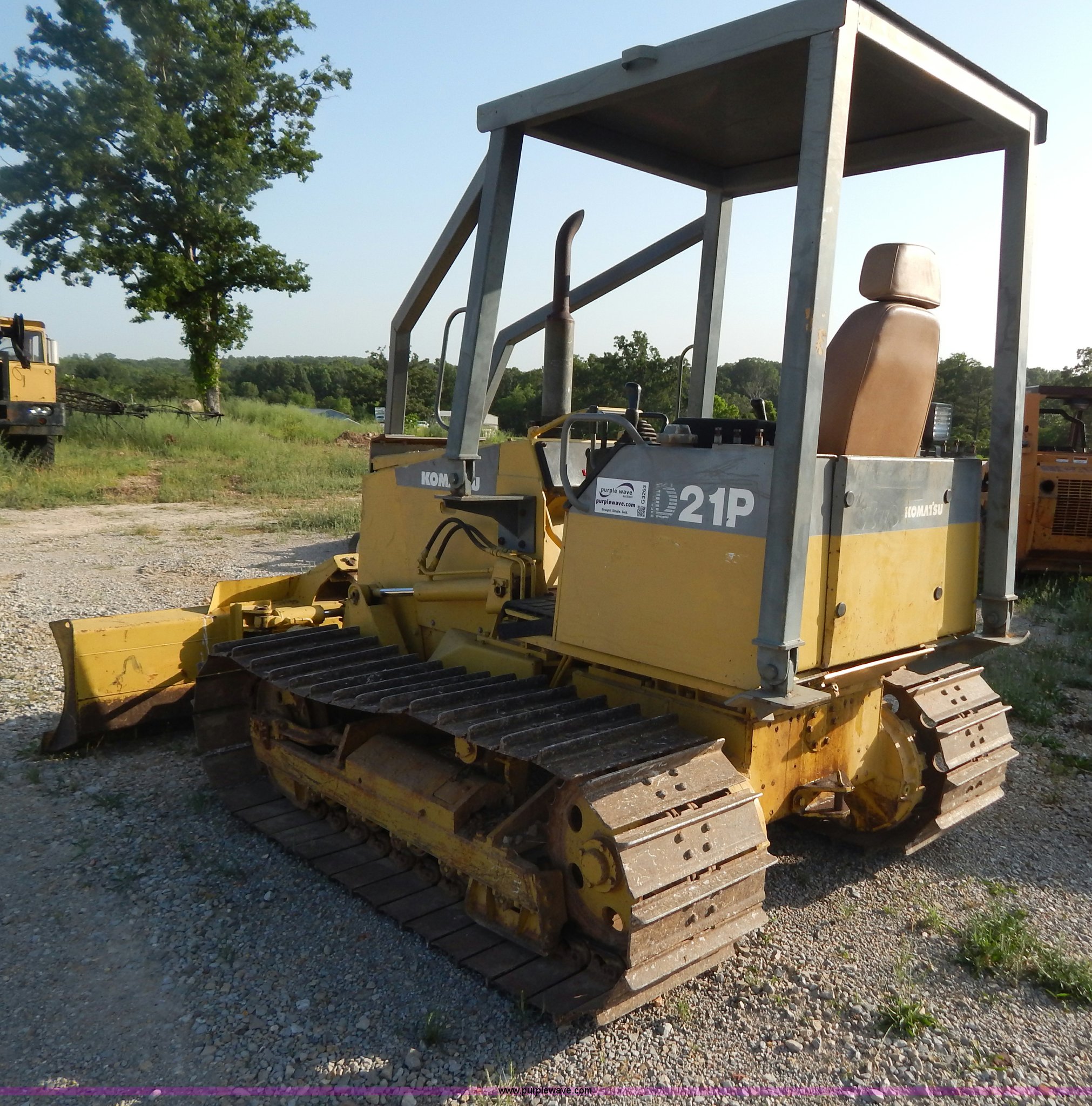Komatsu D21P7 dozer in Pomona, MO Item G3263 sold Purple Wave