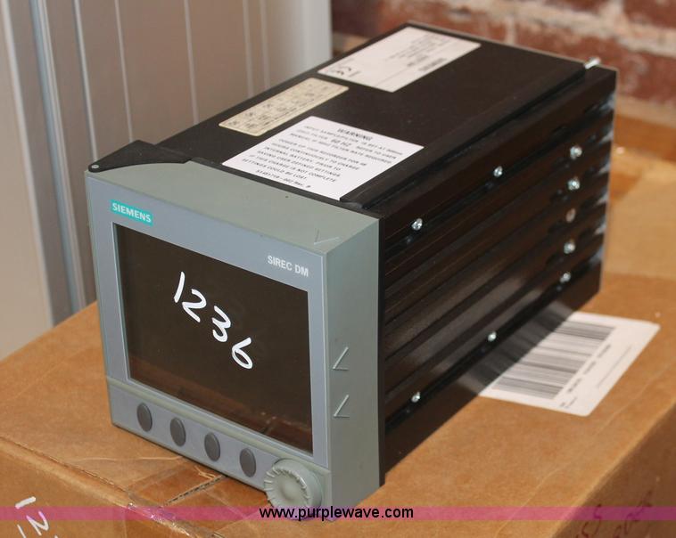 image for item AV9193 Danfoss VLT 8000 variable frequency drive 240