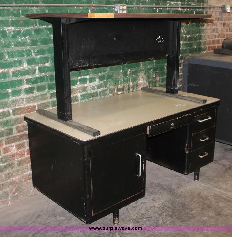 *Assorted office furniture in Tulsa, OK Item AV9197 sold Purple Wave