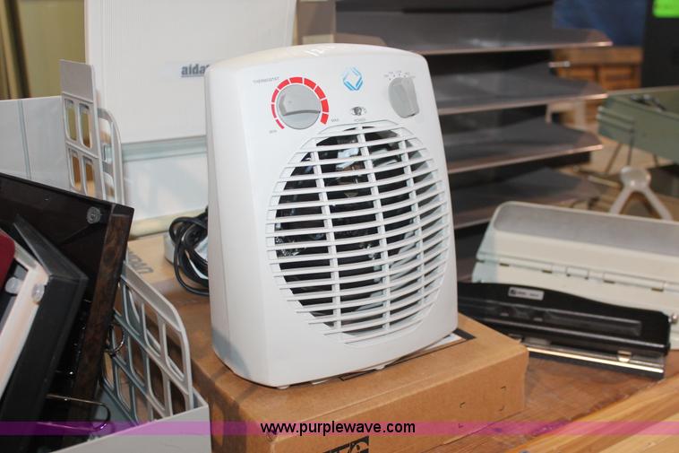 image for item AV9206 Assorted office supplies