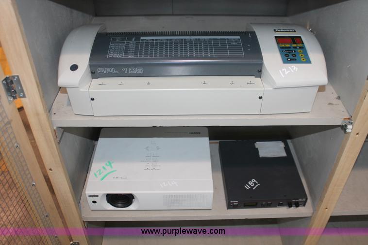 image for item AV9211 Assorted electronics