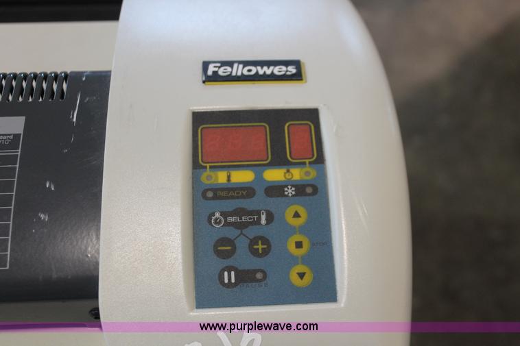 image for item AV9211 Assorted electronics