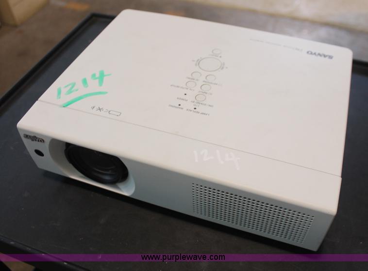 image for item AV9211 Assorted electronics