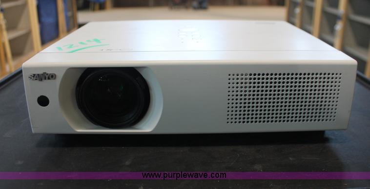 image for item AV9211 Assorted electronics