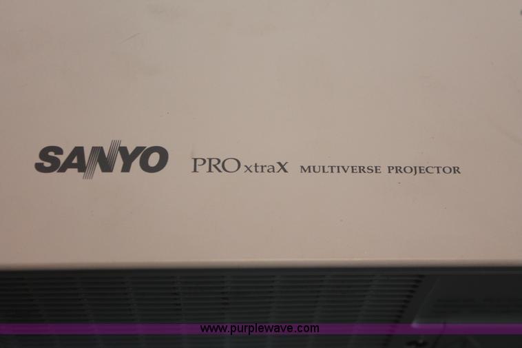 image for item AV9211 Assorted electronics