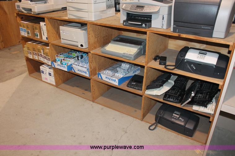image for item AV9218 Assorted electronics