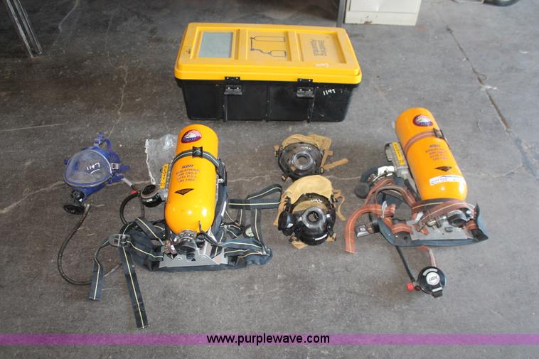 image for item AV9233 Scott AV2000 breathing apparatus