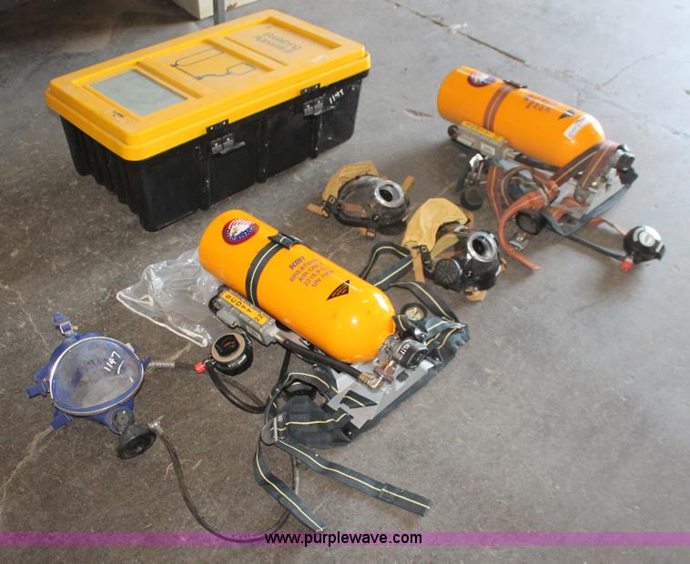 image for item AV9233 Scott AV2000 breathing apparatus