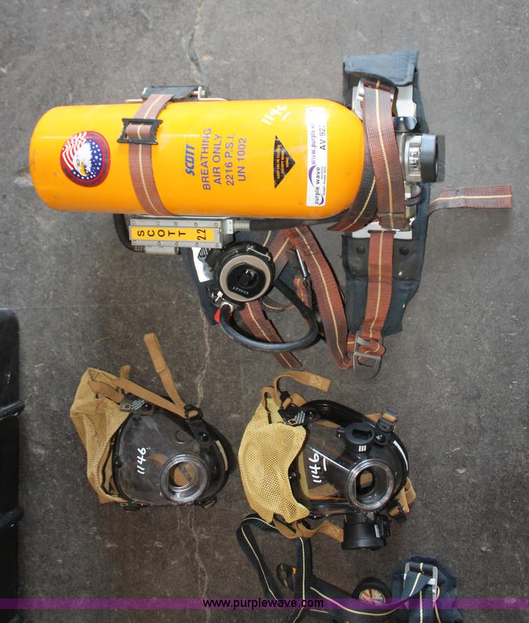 image for item AV9233 Scott AV2000 breathing apparatus