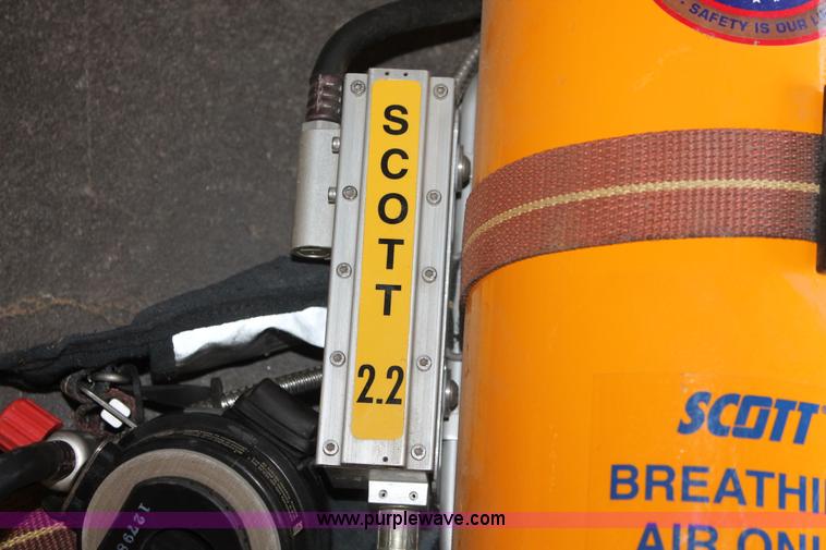 image for item AV9233 Scott AV2000 breathing apparatus