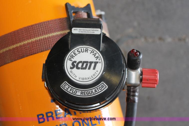 image for item AV9233 Scott AV2000 breathing apparatus
