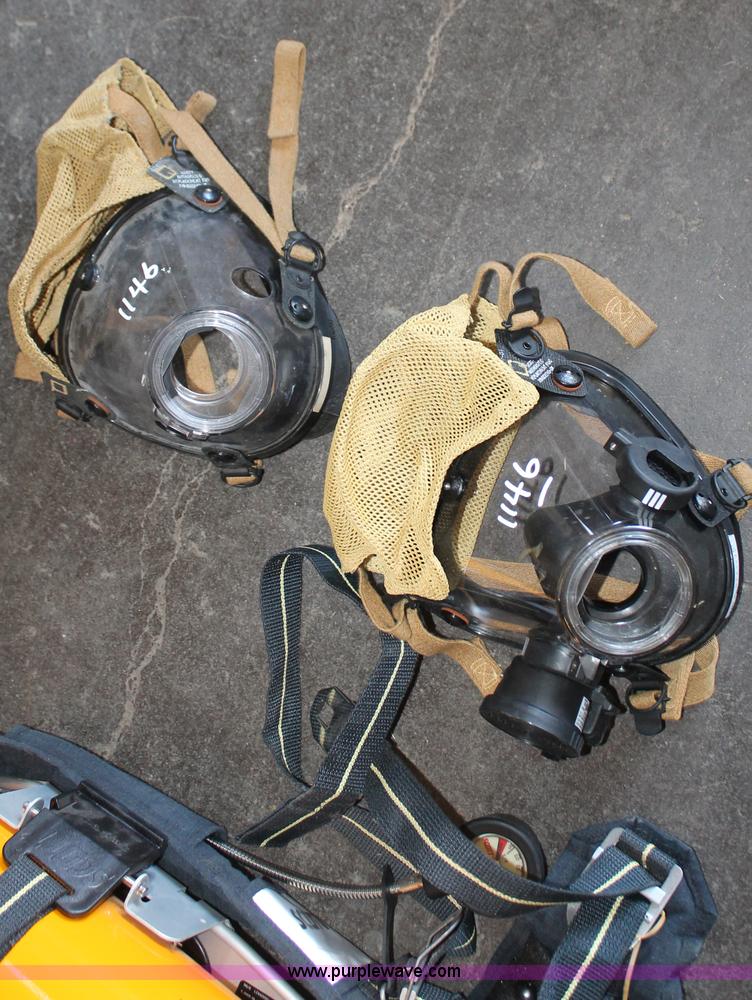image for item AV9233 Scott AV2000 breathing apparatus